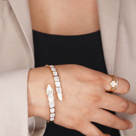 Chic Stainless Steel Sneaky Bangle - Perfect Everyday Accessory - Picture 3 of 4